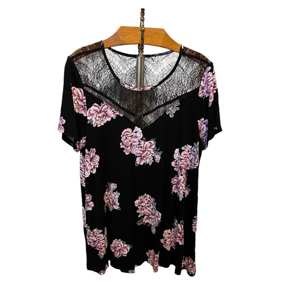 TORRID ~ Black Floral Top Short Sleeve with Lace Neckline Super Soft Knits - Picture 1 of 6